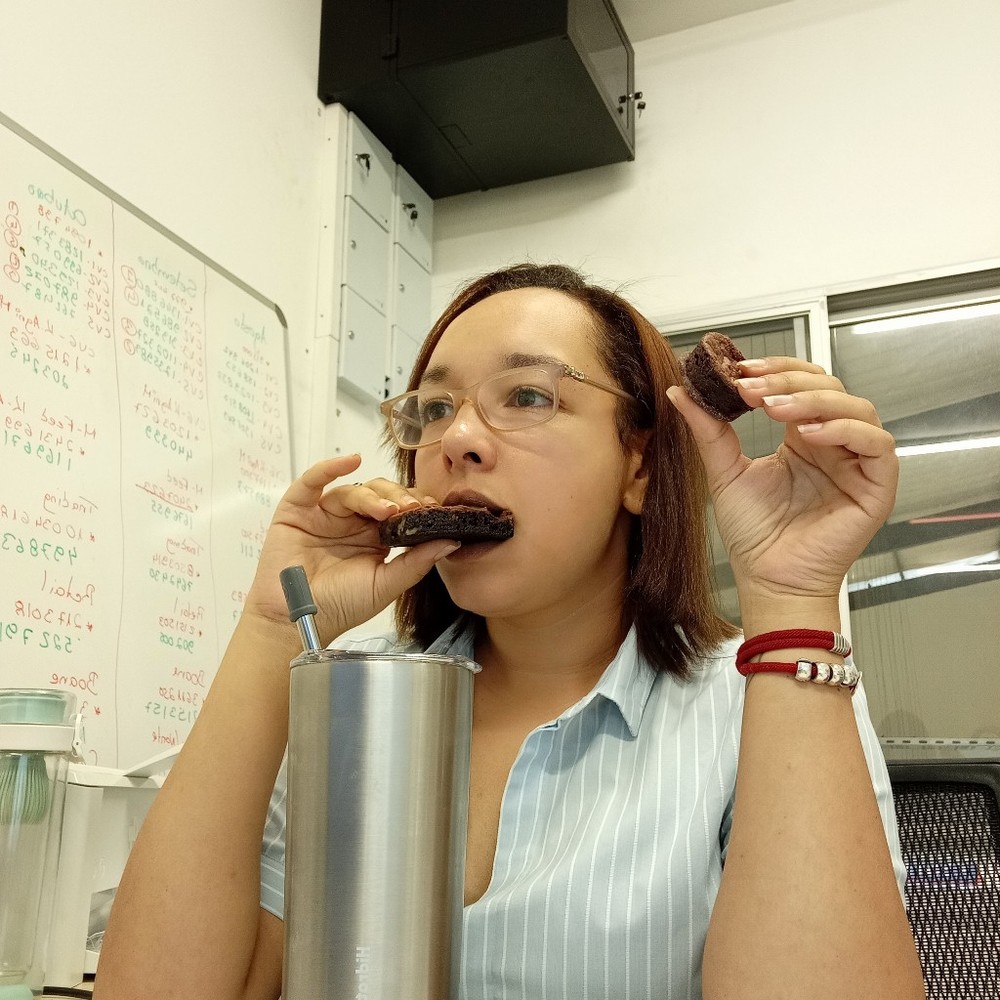 Meet your Posher, Lara
